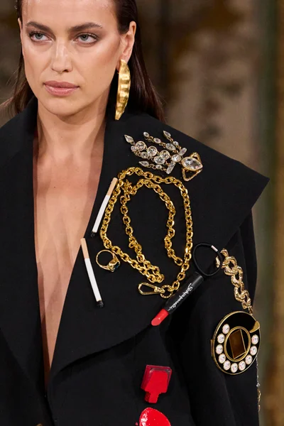 Look 27